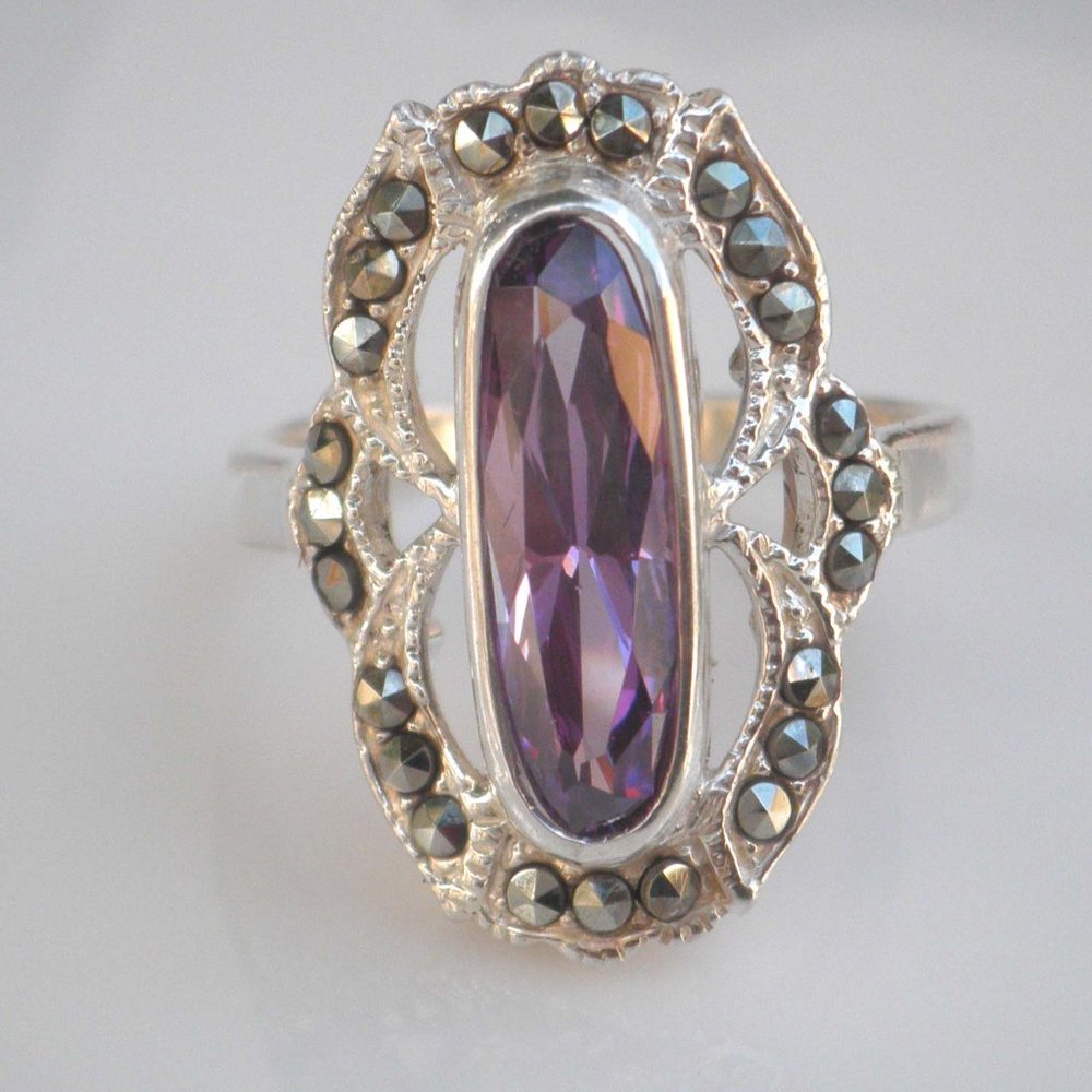Beautiful Vintage Genuine Amethyst & Marcasite Gemstone 925 Sterling Silver Ring